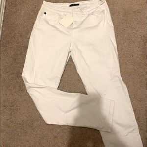 White KanCan skinny jeans